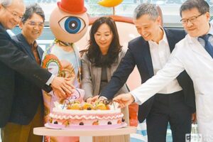 做公益挨批 李佳芬不畏雜音