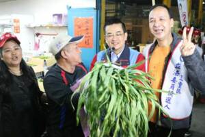 清晨陪鄭世維掃街　朱立倫籲送優秀人才進立院