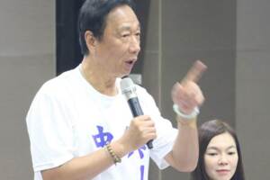 韓市長在行政院會被黑 郭台銘抨擊行政院長太政治