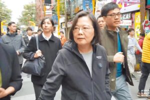 私菸案 蔡英文首度向人民致歉：坦承「超買」引發質疑