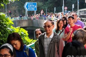 香港區議會選舉投票數已破215萬 與投票率同創歷史新高