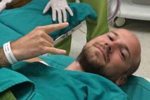 這名男子在秘魯旅遊時，被蚊蟲叮咬後竟然嚴重得必須入院動手術…最後從皮膚裡取出的東西讓他永不再去那裡。