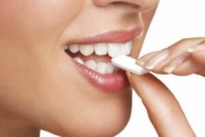 長期嚼口香糖，是保護牙齒還是傷害牙齒？每次吃不要超過10分鐘