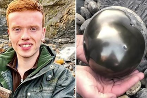 男大生在海邊撿到「神秘黃金球體」！一打開驚覺找到「1.85億年前稀有寶物」瞬間驚呆：你怎麼在這