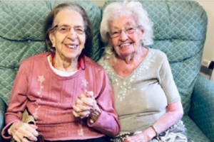 89歲好姊妹「從11歲相伴到老」連婚後都當鄰居　 一起「住進養老院」從沒吵架：誰先走了要記得等