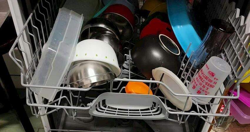 夫妻倆均攤買了台洗碗機「碗盤擺放模式遭夫酸言酸語」　妻無奈嘆：就不能說點好聽話嗎