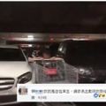 屁孩推車硬卡刮壞車！賓士車主不索賠但要這樣做…