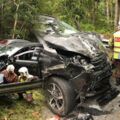 2車雨中相撞1學院生當場死7人傷