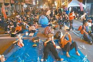 4千民眾夜宿「立法院」抗議怒吼：蔡英文下臺