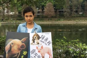 荃灣屠房外探豬　90後插畫師：想牠們感到有人關懷