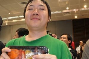 25歲已有兩層價值共千萬元的物業吳先生：「其實而家買樓真係已經好平，我唔明點解講到咁難買樓咁」