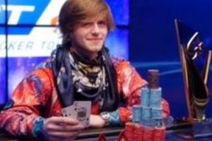 英國小伙18帶10英鎊第一次進賭場就狂贏，22歲成了歐洲賭王
