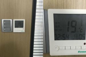 公司冷氣明明開到「19℃」還是很熱，他走近一看發現「老闆的陰謀」！網友笑翻：「你被解僱了…」