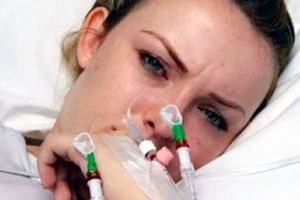 21歲女子某天早上醒來「突然覺得頸部有點痛」，沒想到幾個小時後…她竟然癱瘓了！