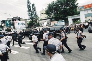 警組「移動人牆」護小英或成常態霹靂小組也將出動