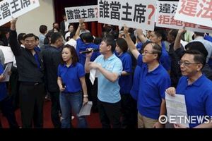 民進黨被曝有兩大專長：佔領主席台、辱罵馬英九