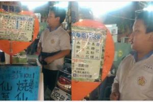 他看到小弟弟「一人在夜市賣麵」時上前聊了一下，結果聽完他的故事後差點就在路人面前淚崩…