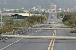 雙颱南北夾擊暴雨狂襲屏東