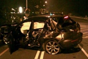 她瞞著爸媽交往的男友「車禍過世」卻只能忍在心裡，沒想到8年後爸爸竟對她說…..她當場淚流不止！