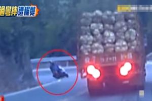 男大生過彎摔車遭輾斃　警備車全程拍下場面太可怕！(視頻）