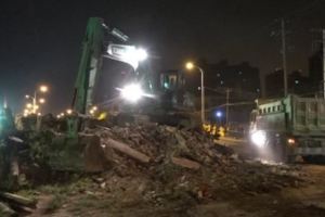 上海「最牛釘子屋」今晨拆除：矗立路中14年，90分鐘拆完