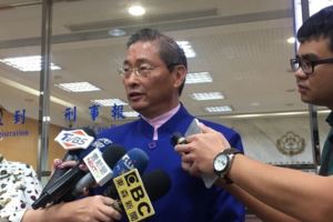 他嗆聲要幹掉白狼，好巧不巧被「張安樂粉絲團」發現，白狼喊告原因竟只是想見見他........