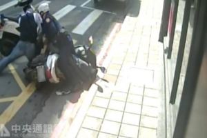 毒嫌上演假吞毒瞞不過員警遭逮送辦