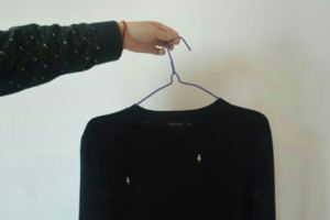 這才是掛毛衣的正確方法，掛多久肩部都不會變形，方法簡單又實用