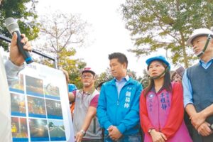 高雄鳳山區這條大路民國84年後就沒刨鋪過 網友驚呆了!