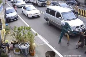 比特犬貨車竄出！郵差遭襲慘皮開肉綻