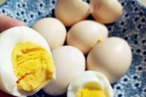 早上愛吃煮雞蛋的人，長壽不會遠離你，但切記「2不」，早知早健康