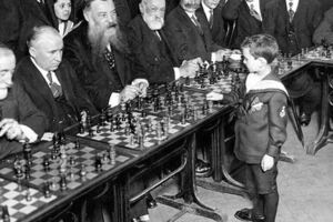 八歲男童「1個對20個」成西洋棋大師　小手曾拿過「8次全國冠軍」