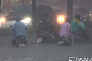 時雨量破百！高雄多處水流成河！