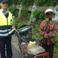 驚魂8小時！花蓮75歲老阿嬤機車獨行，北上長征223公裡嚇壞所有人，被警察攔下她竟然說出了這樣的話……令在場警員都落淚了