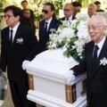 陳自強出殯，81歲謝賢扶靈，自曝：希望我死時人們也給我鞠個躬