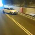 嚇！隧道內見「逆向汽車」聯結車狂按喇叭閃避