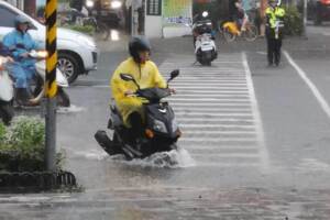 台北強降雨 其邁、貞昌不勘災惹怒議員