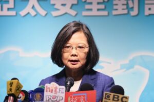 韓國瑜開直播秀公文 蔡英文：不知是還沒批還是借來的