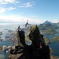 驚！挪威小哥在365米高岩石間翻跟頭！