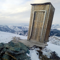 世界上「最極端的廁所」：地勢險峻 廁紙靠空運