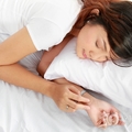 睡前小心機：睡前做6件事 讓皮膚白嫩無比