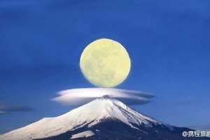 富士山的獨特氣候現象「笠雲」