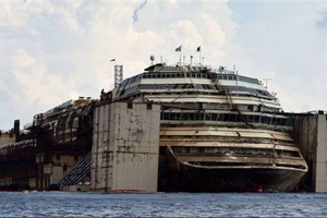 「世界最大鬼船」終於打撈上岸！裡面的景象簡直慘烈