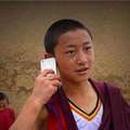 為何西藏喇嘛勒緊褲帶也要買iPhone？原來都是因為這超貼心的功能...