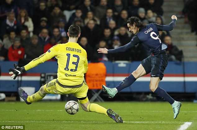 314BD65400000578-0-Cavani_latches_on_to_Angel_di_Maria_s_throughball_to_slide_throu-a-2_1455662866236.jpg