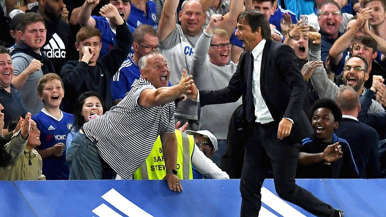 premier-league-football-antonio-conte-celebrating-mnf-chelsea_3765683.jpg