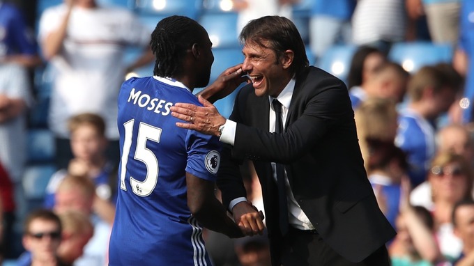 Antonio-Conte-and-Victor-Moses.jpg