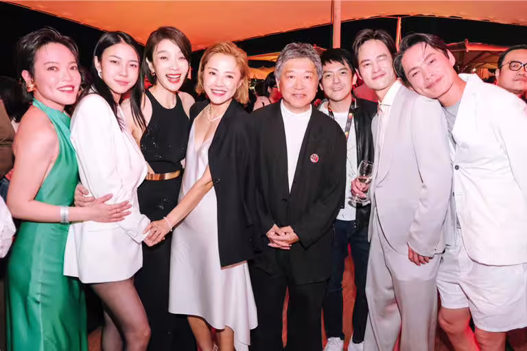 《左撇子女孩》劇組與日本名導是枝裕和(左起第五位)合照。(左撇子女孩電影製作有限公司) 《左撇子女孩》劇組與日本名導是枝裕和(左起第五位)合照。(左撇子女孩電影製作有限公司)