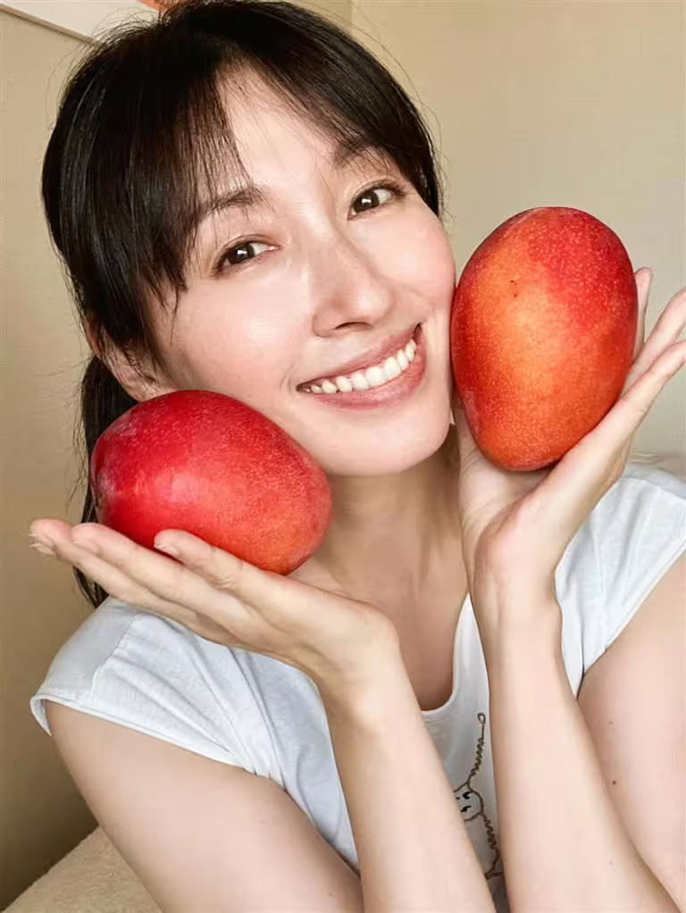 田中千繪非常喜愛台灣的愛文芒果,今年還訂了很多寄回日本和家人一起吃。(圖/翻攝自田中千繪臉書) 田中千繪非常喜愛台灣的愛文芒果,今年還訂了很多寄回日本和家人一起吃。(圖/翻攝自田中千繪臉書)