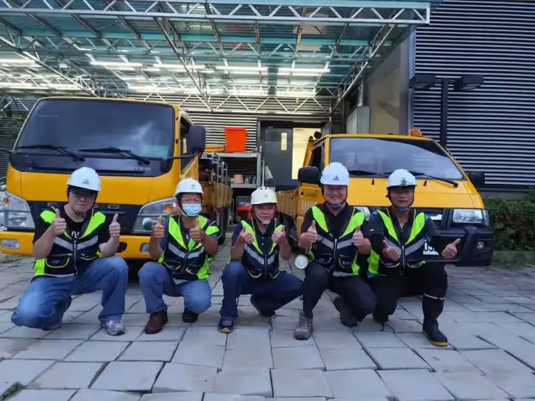 ▲南台灣豪雨成災,北市府提供8台4英吋抽水機、3部工程車以及9名操作人員昨晚已南下支援,協助救災、加速復原。(圖/翻攝自自蔣萬安臉書) ▲南台灣豪雨成災,北市府提供8台4英吋抽水機、3部工程車以及9名操作人員昨晚已南下支援,協助救災、加速復原。(圖/翻攝自自蔣萬安臉書)